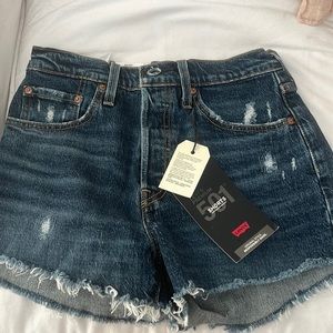Levi 501 cutoff short with frayed hem